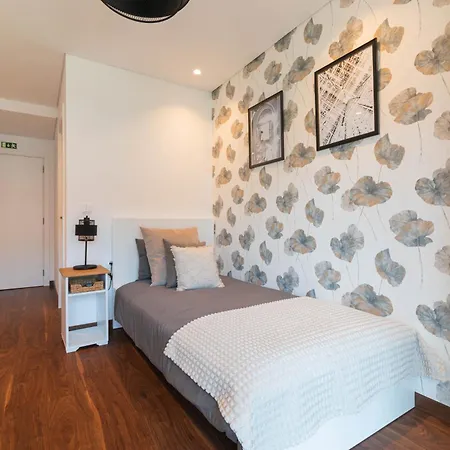 Maison d'hôtes 7min From University&sé Velha - Ac - Work Desk - Wifi 300mbs -suite 7&8 Coïmbre