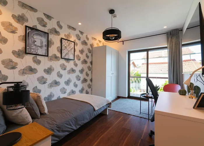 Maison d'hôtes 7min From University&sé Velha - Ac - Work Desk - Wifi 300mbs -suite 7&8 *