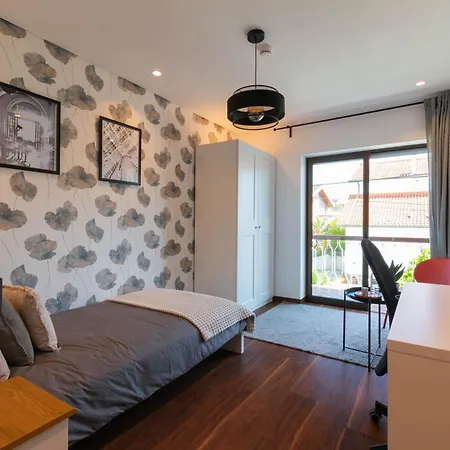 Affittacamere 7min From University&sé Velha - Ac - Work Desk - Wifi 300mbs -suite 7&8 *