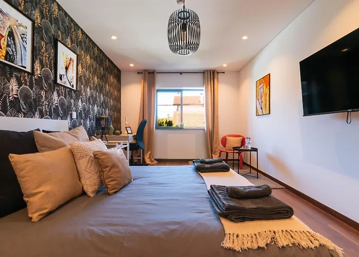 Affittacamere 7min From University&sé Velha - Ac - Work Desk - Wifi 300mbs -suite 7&8 *